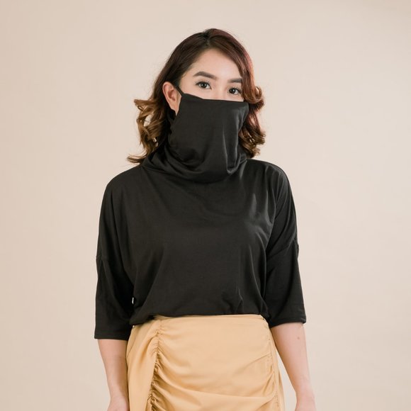 Women shirt with mask attached - Picture 4 of 7